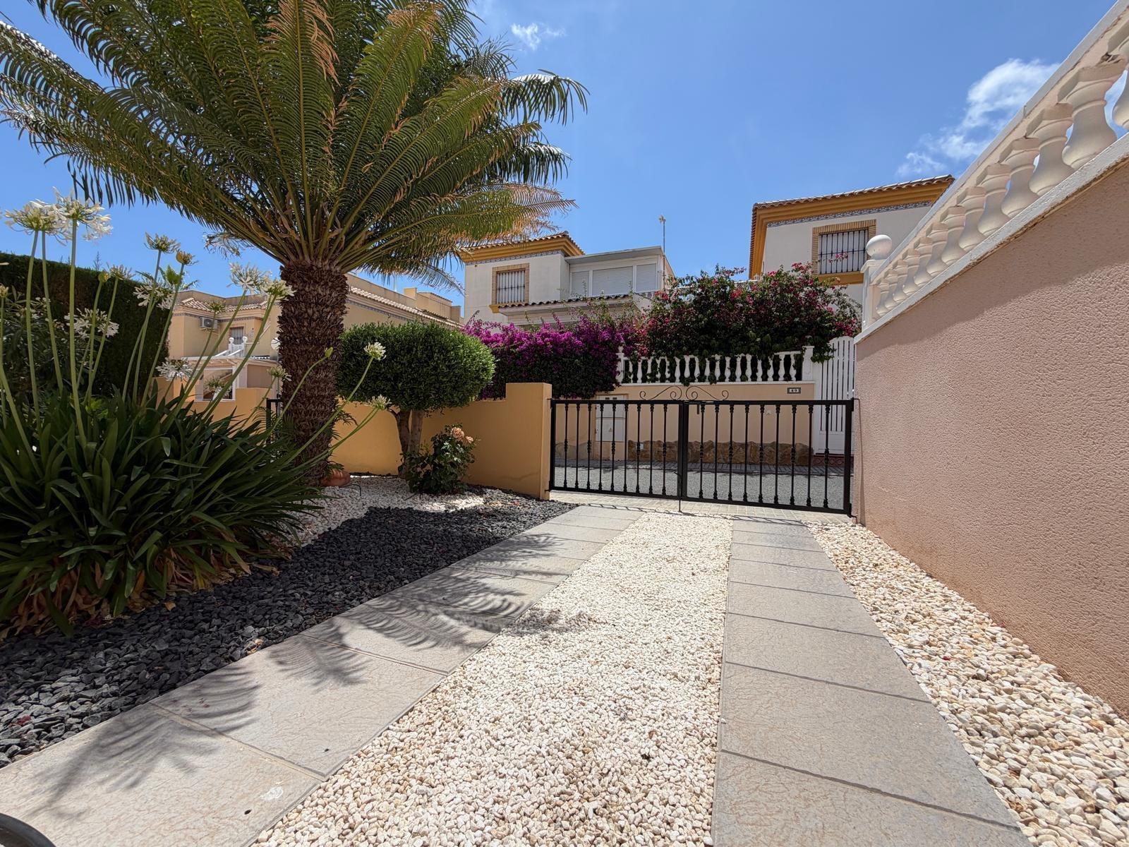 For sale - 2 Bedroom 2 Bathroom Town House in Orihuela Costa - Los Dolses  - Alicante