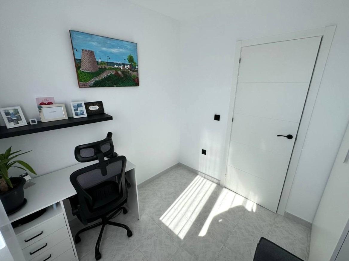 For sale - 3 Bedroom 1 Bathroom Duplex in Torrevieja - Carrefour  - Alicante