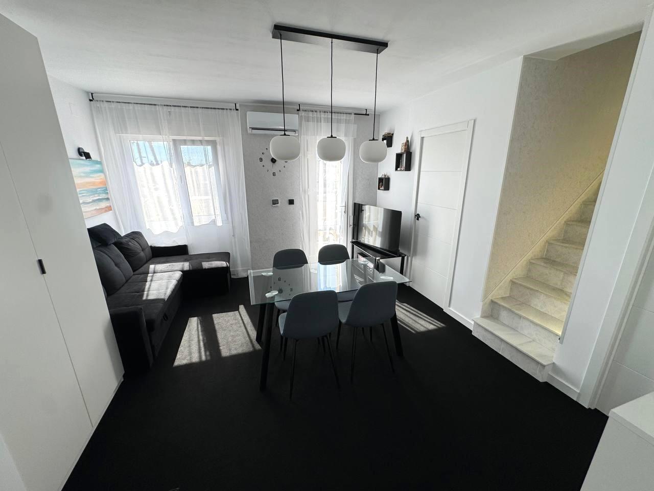 For sale - 3 Bedroom 1 Bathroom Duplex in Torrevieja - Carrefour  - Alicante