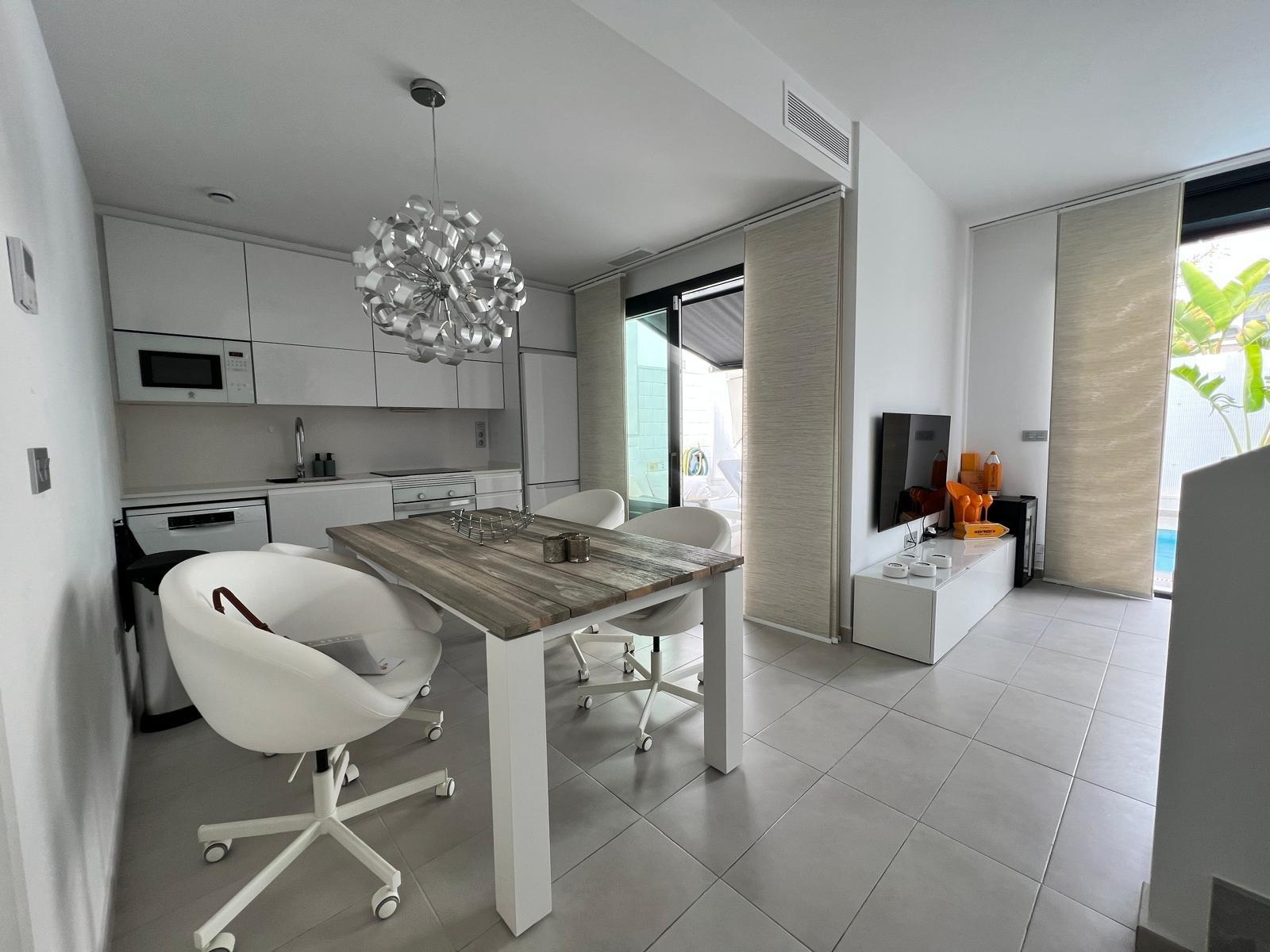 For sale - 3 Bedroom 2 Bathroom Villa in Villamartin - Villamartín-las Filipinas  - Alicante