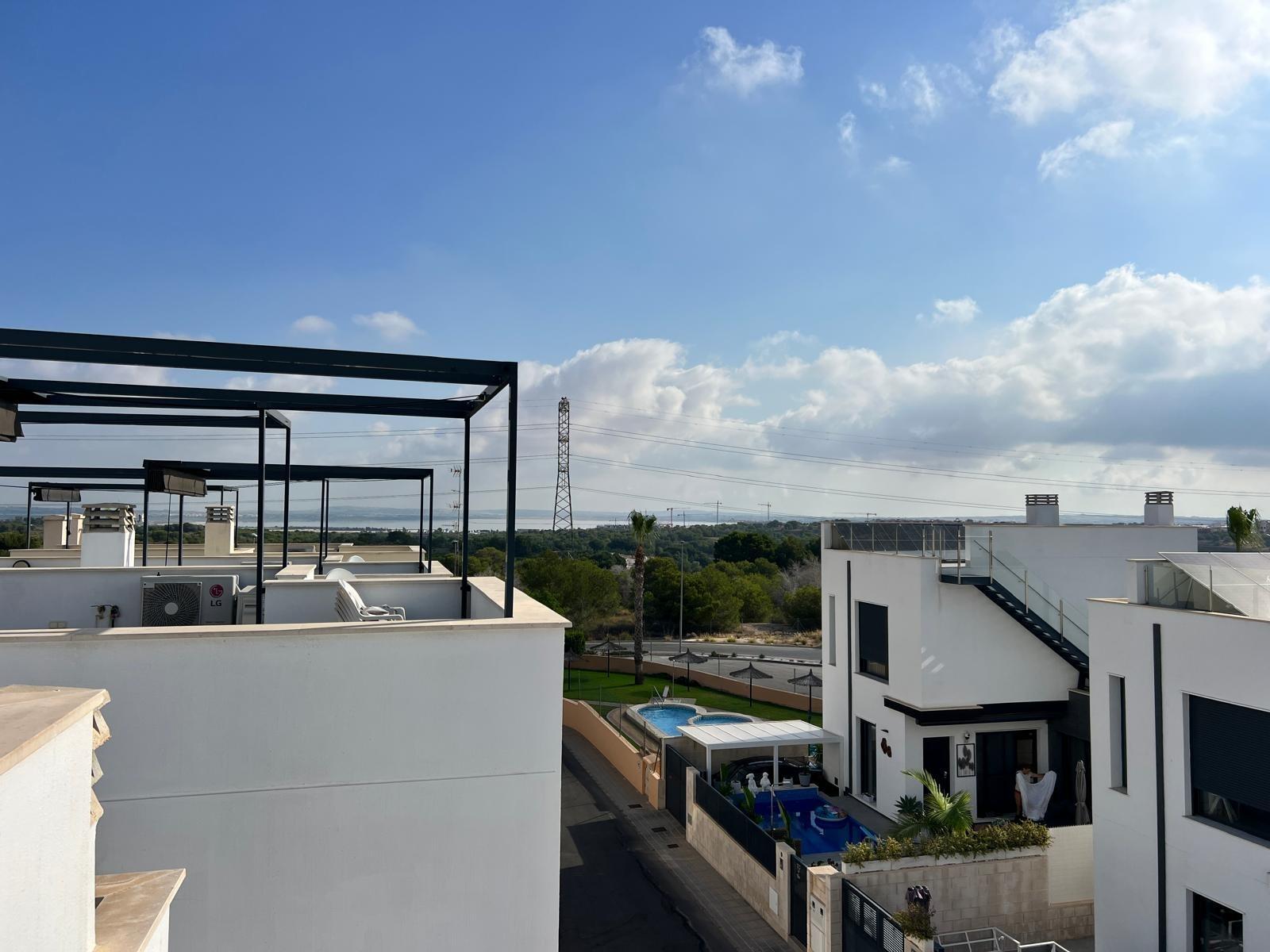For sale - 3 Bedroom 2 Bathroom Villa in Villamartin - Villamartín-las Filipinas  - Alicante