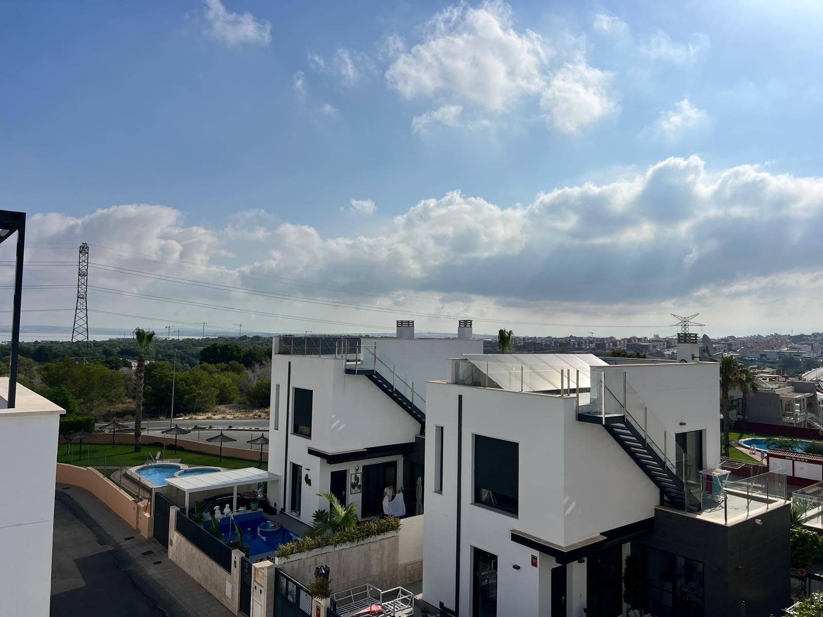 For sale - 3 Bedroom 2 Bathroom Villa in Villamartin - Villamartín-las Filipinas  - Alicante