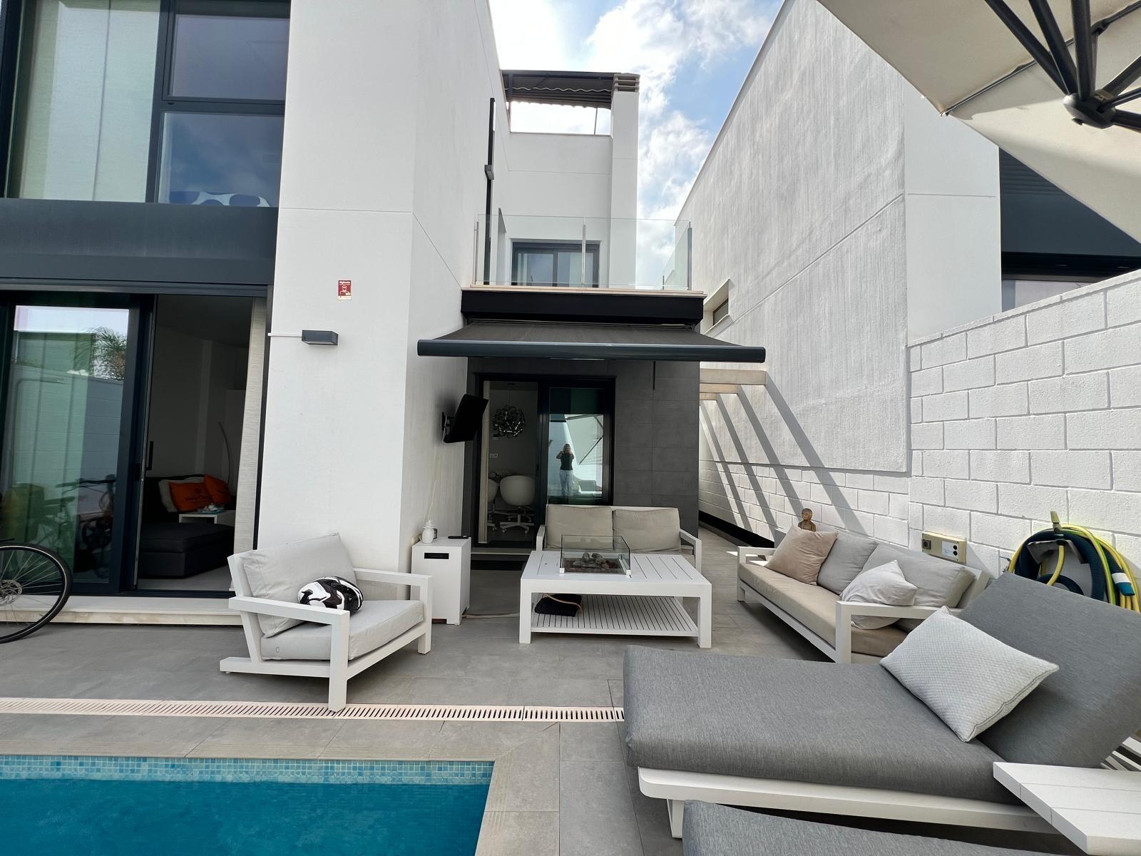 For sale - 3 Bedroom 2 Bathroom Villa in Villamartin - Villamartín-las Filipinas  - Alicante