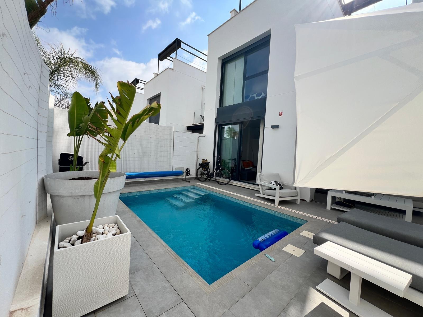 For sale - 3 Bedroom 2 Bathroom Villa in Villamartin - Villamartín-las Filipinas  - Alicante