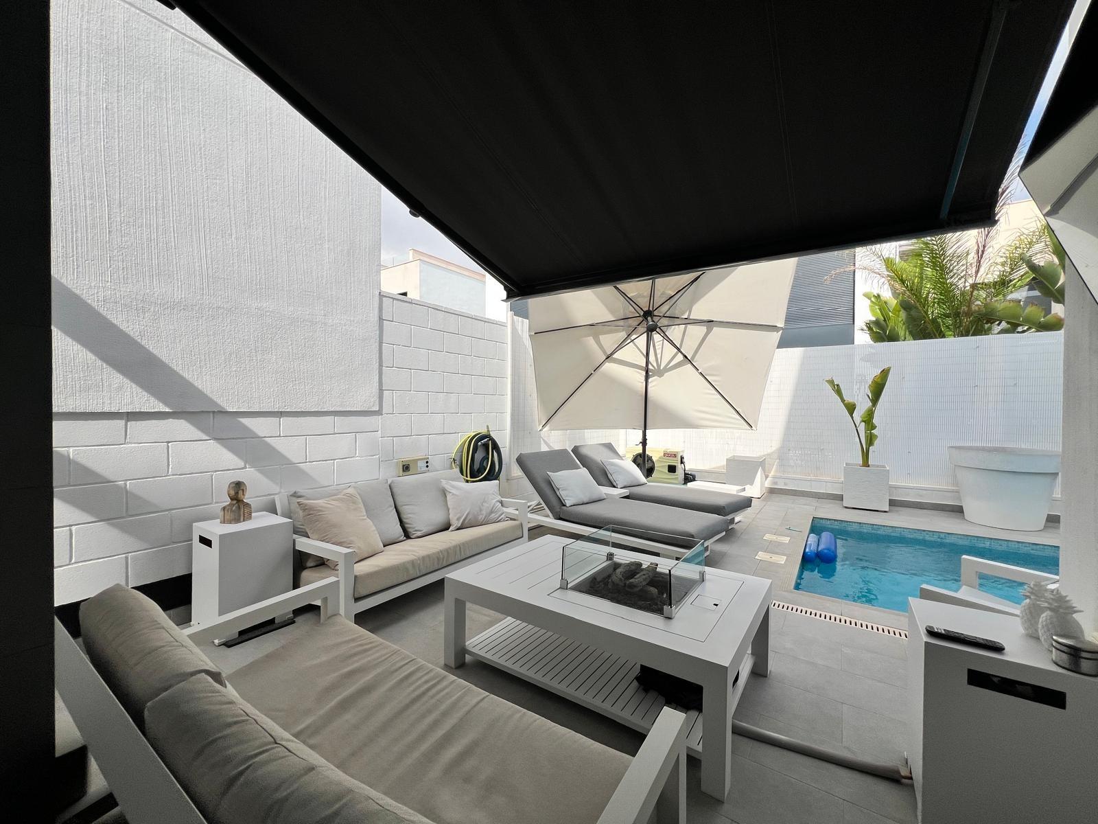 For sale - 3 Bedroom 2 Bathroom Villa in Villamartin - Villamartín-las Filipinas  - Alicante