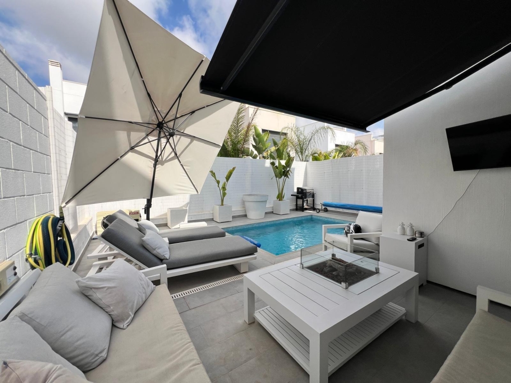 3 Bedroom 2 Bathroom Villa in Villamartin