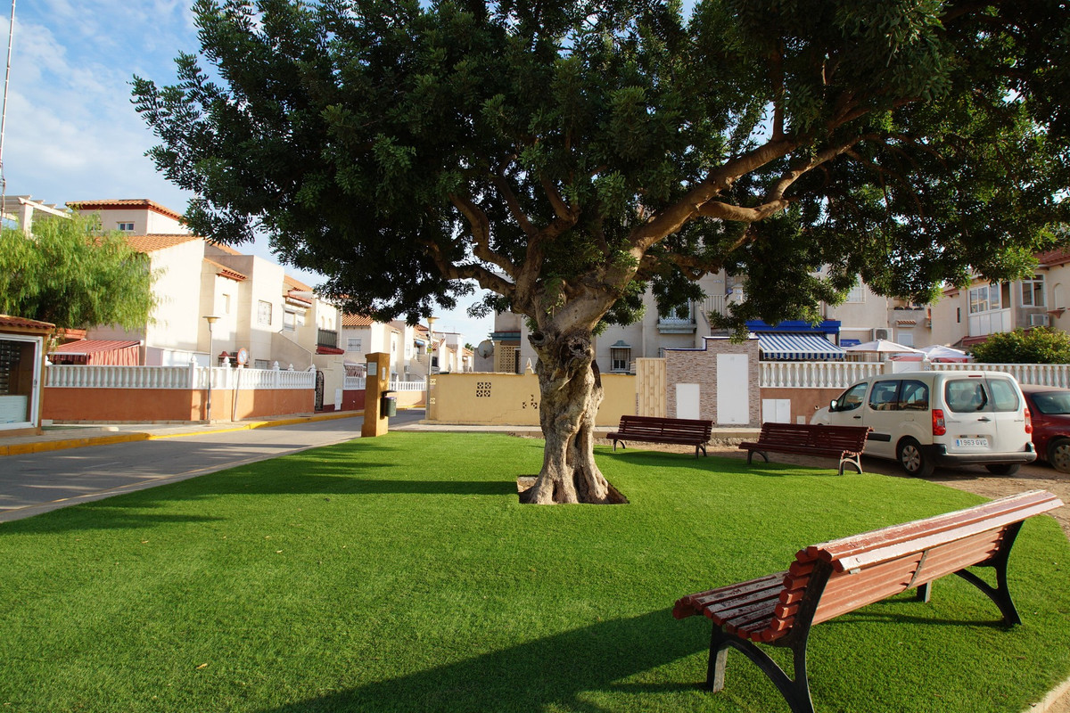 For sale - 2 Bedroom 1 Bathroom House - Bungalow in Orihuela - Playa Flamenca  - Alicante