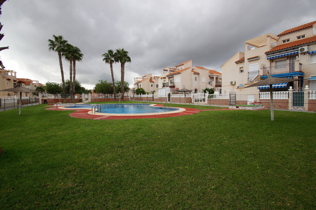 For sale - 2 Bedroom 1 Bathroom House - Bungalow in Orihuela - Playa Flamenca  - Alicante