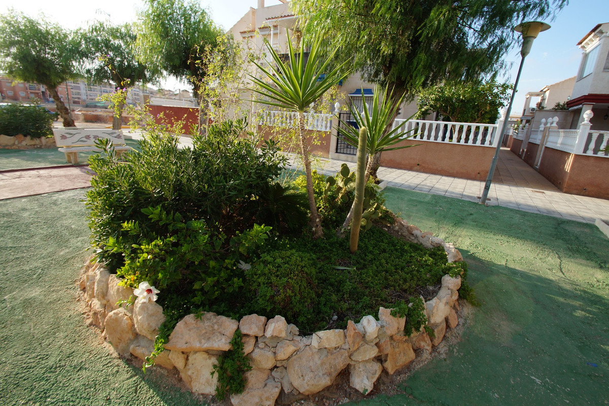 For sale - 2 Bedroom 1 Bathroom House - Bungalow in Orihuela - Playa Flamenca  - Alicante