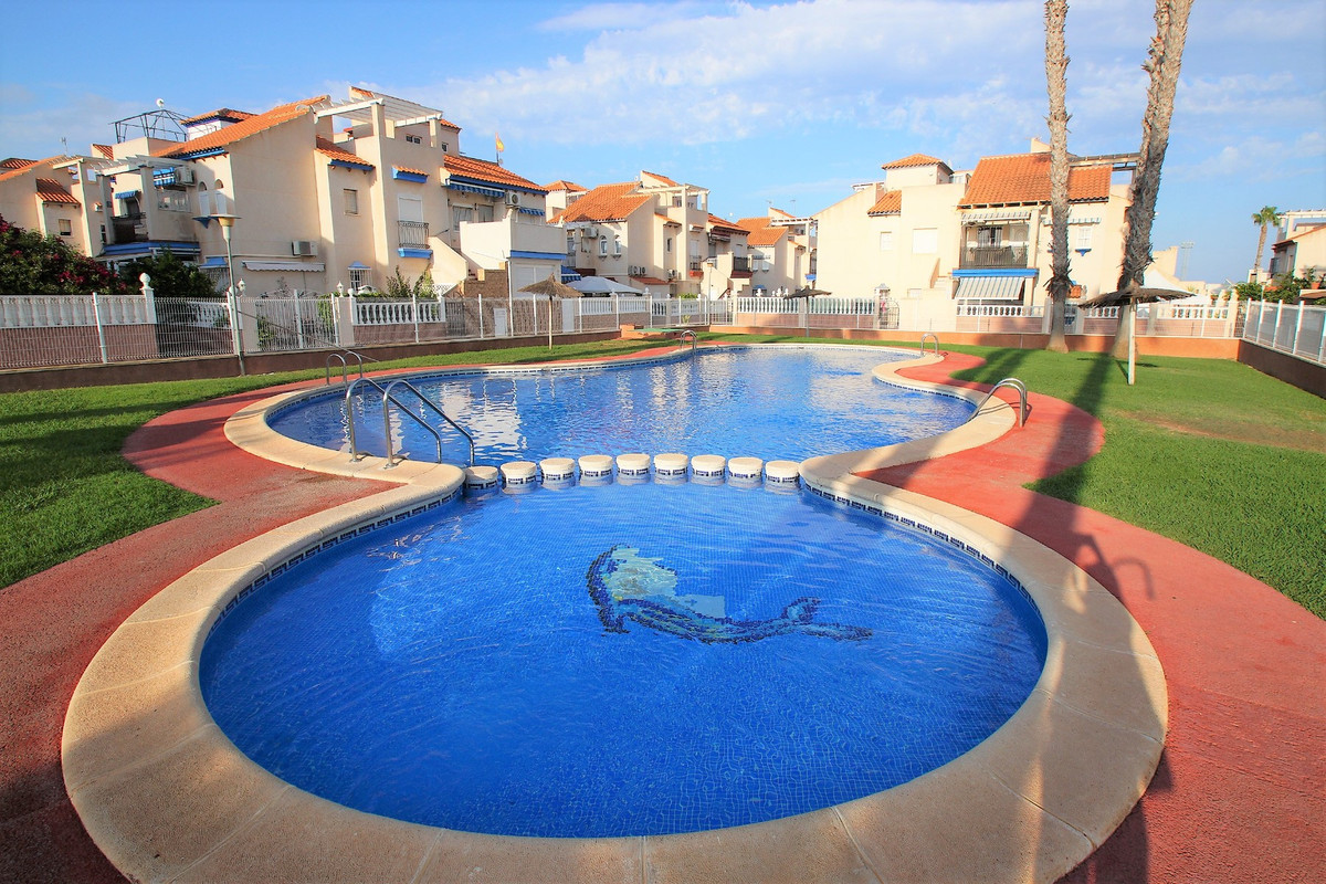For sale - 2 Bedroom 1 Bathroom House - Bungalow in Orihuela - Playa Flamenca  - Alicante
