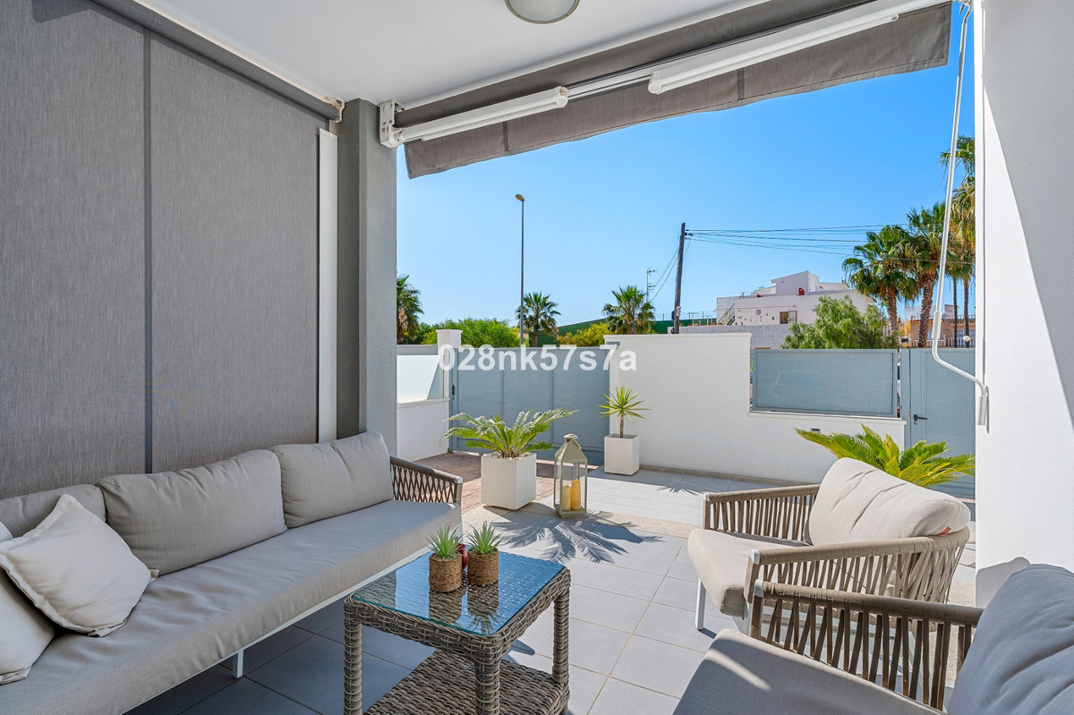 For sale - 3 Bedroom 3 Bathroom Townhouse in Playa Flamenca - La Florida  - Alicante