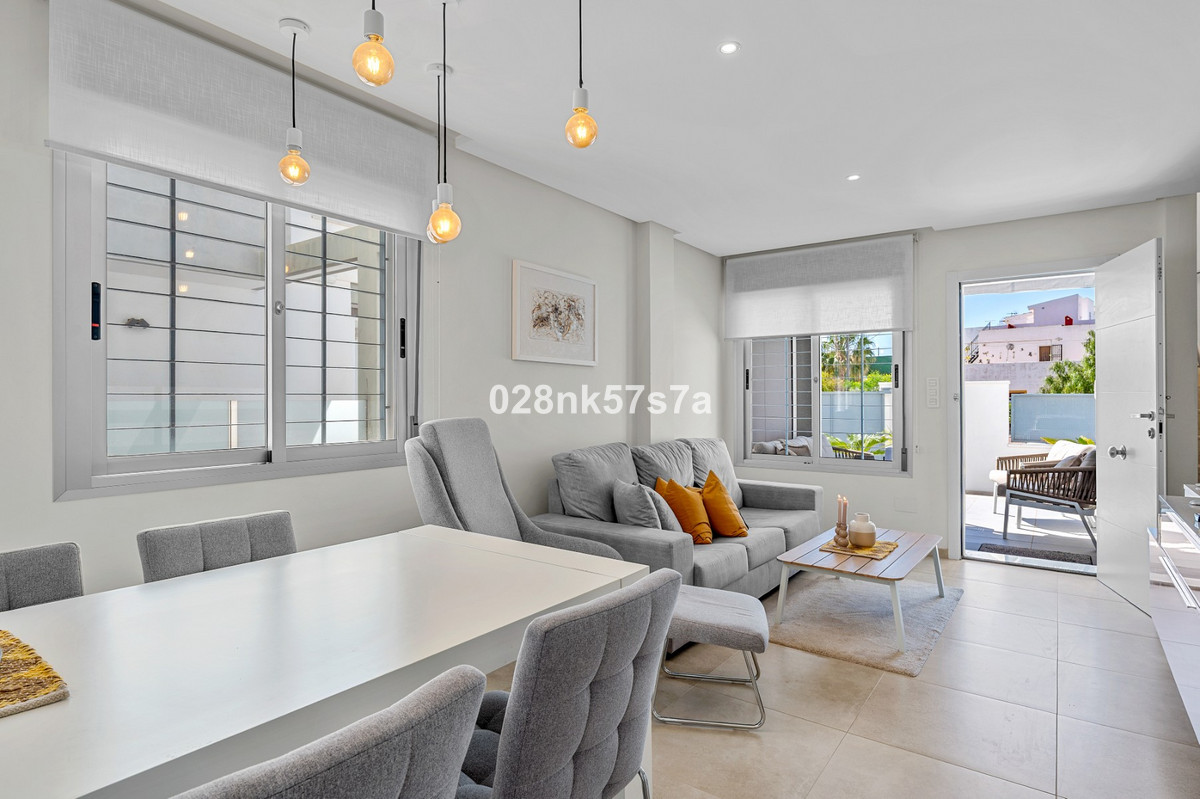 For sale - 3 Bedroom 3 Bathroom Townhouse in Playa Flamenca - La Florida  - Alicante