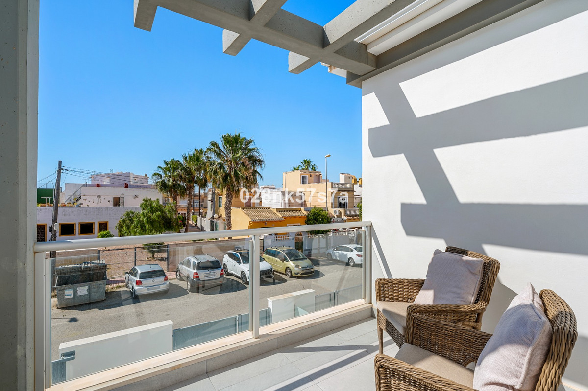For sale - 3 Bedroom 3 Bathroom Townhouse in Playa Flamenca - La Florida  - Alicante