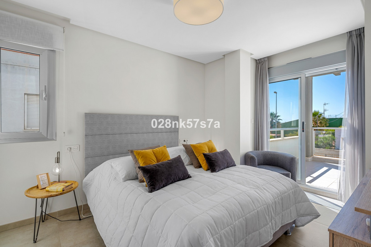 For sale - 3 Bedroom 3 Bathroom Townhouse in Playa Flamenca - La Florida  - Alicante