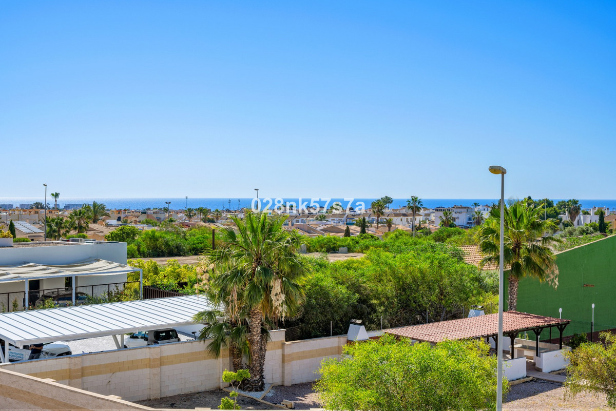 For sale - 3 Bedroom 3 Bathroom Townhouse in Playa Flamenca - La Florida  - Alicante