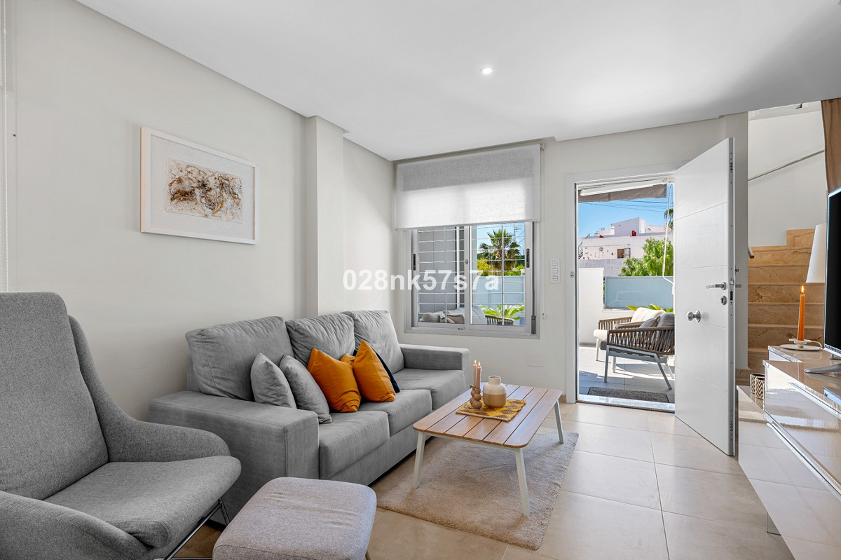 For sale - 3 Bedroom 3 Bathroom Townhouse in Playa Flamenca - La Florida  - Alicante