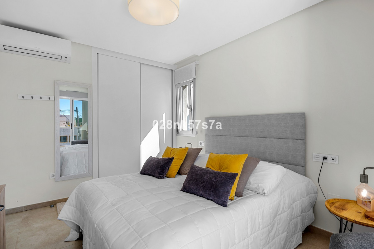 For sale - 3 Bedroom 3 Bathroom Townhouse in Playa Flamenca - La Florida  - Alicante