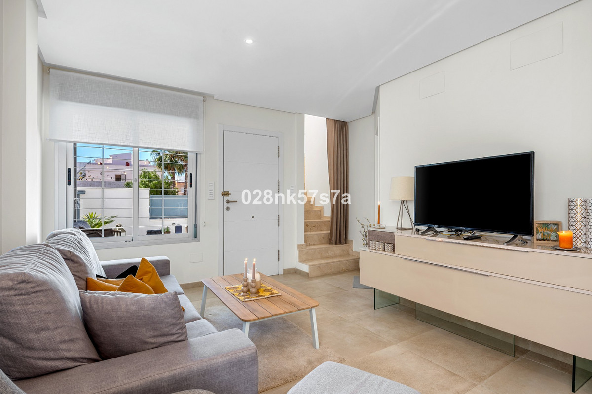 For sale - 3 Bedroom 3 Bathroom Townhouse in Playa Flamenca - La Florida  - Alicante