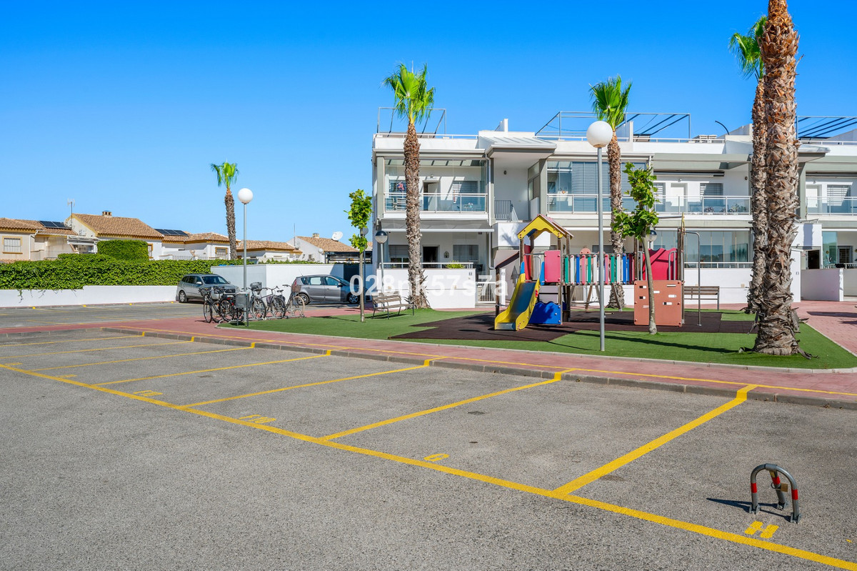 For sale - 3 Bedroom 3 Bathroom Townhouse in Playa Flamenca - La Florida  - Alicante