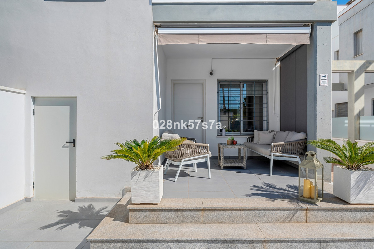 For sale - 3 Bedroom 3 Bathroom Townhouse in Playa Flamenca - La Florida  - Alicante