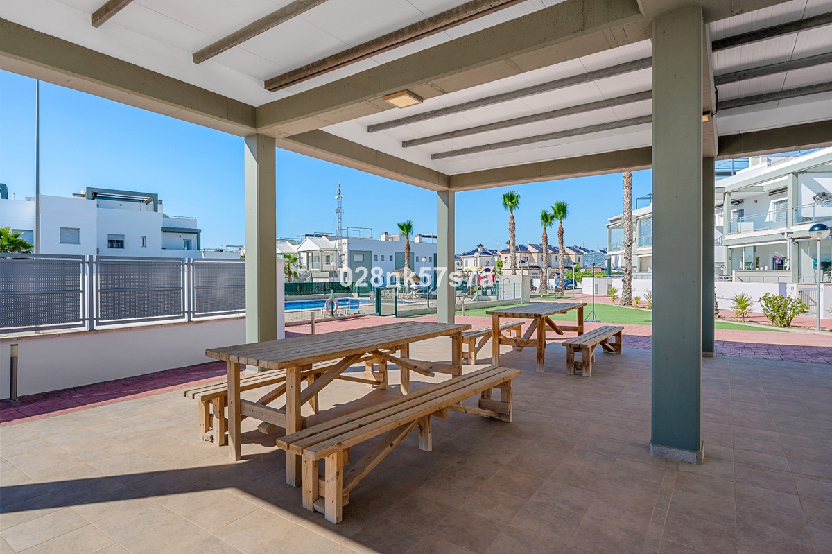 For sale - 3 Bedroom 3 Bathroom Townhouse in Playa Flamenca - La Florida  - Alicante