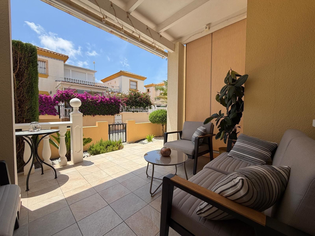 For sale - 2 Bedroom 2 Bathroom Townhouse in Villamartin - Villamartin  - Alicante