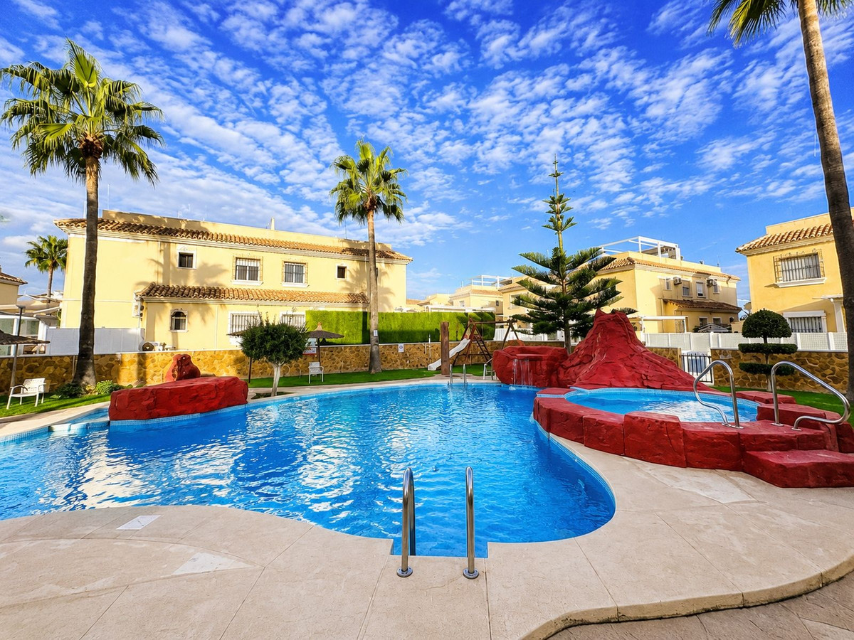 For sale - 2 Bedroom 2 Bathroom Townhouse in Villamartin - Villamartin  - Alicante