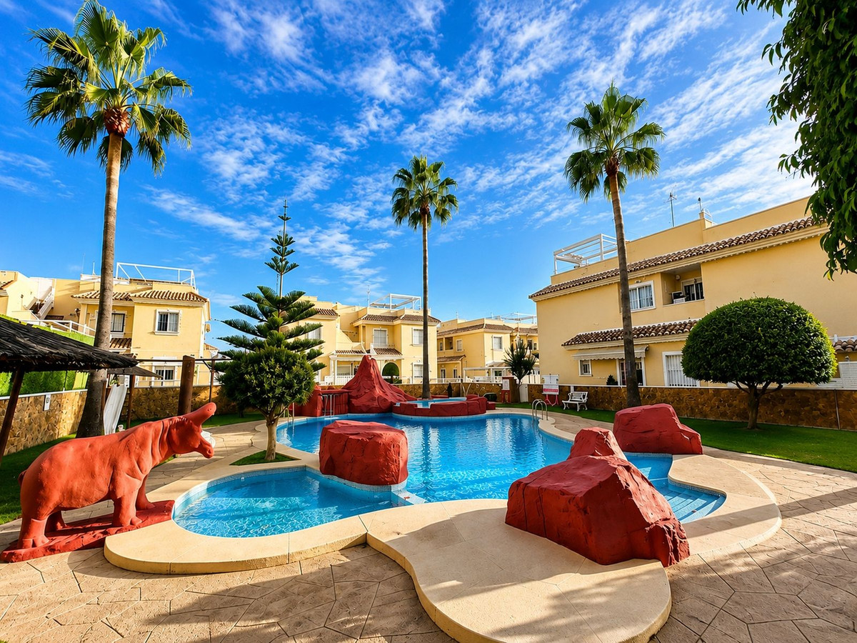 For sale - 2 Bedroom 2 Bathroom Townhouse in Villamartin - Villamartin  - Alicante