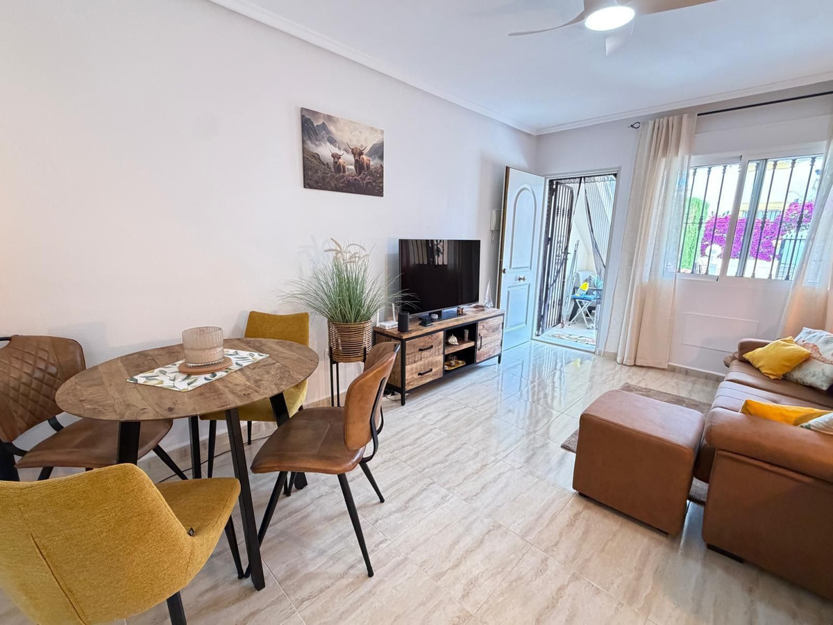 For sale - 2 Bedroom 2 Bathroom Townhouse in Villamartin - Villamartin  - Alicante