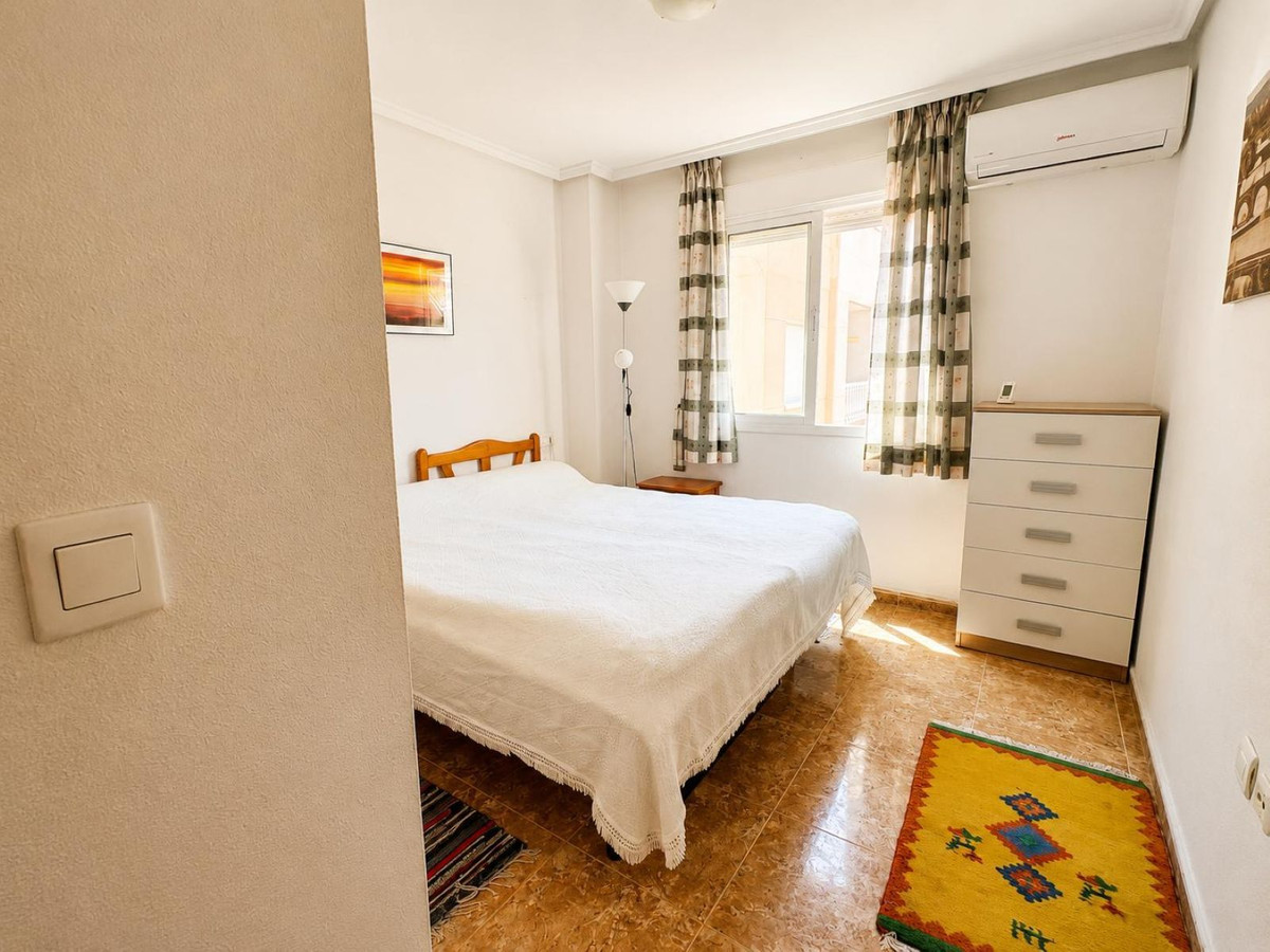 For sale - 2 Bedroom 1 Bathroom Apartment - Middle Floor Apartment in Torrevieja - Torrevieja Centro  - Alicante