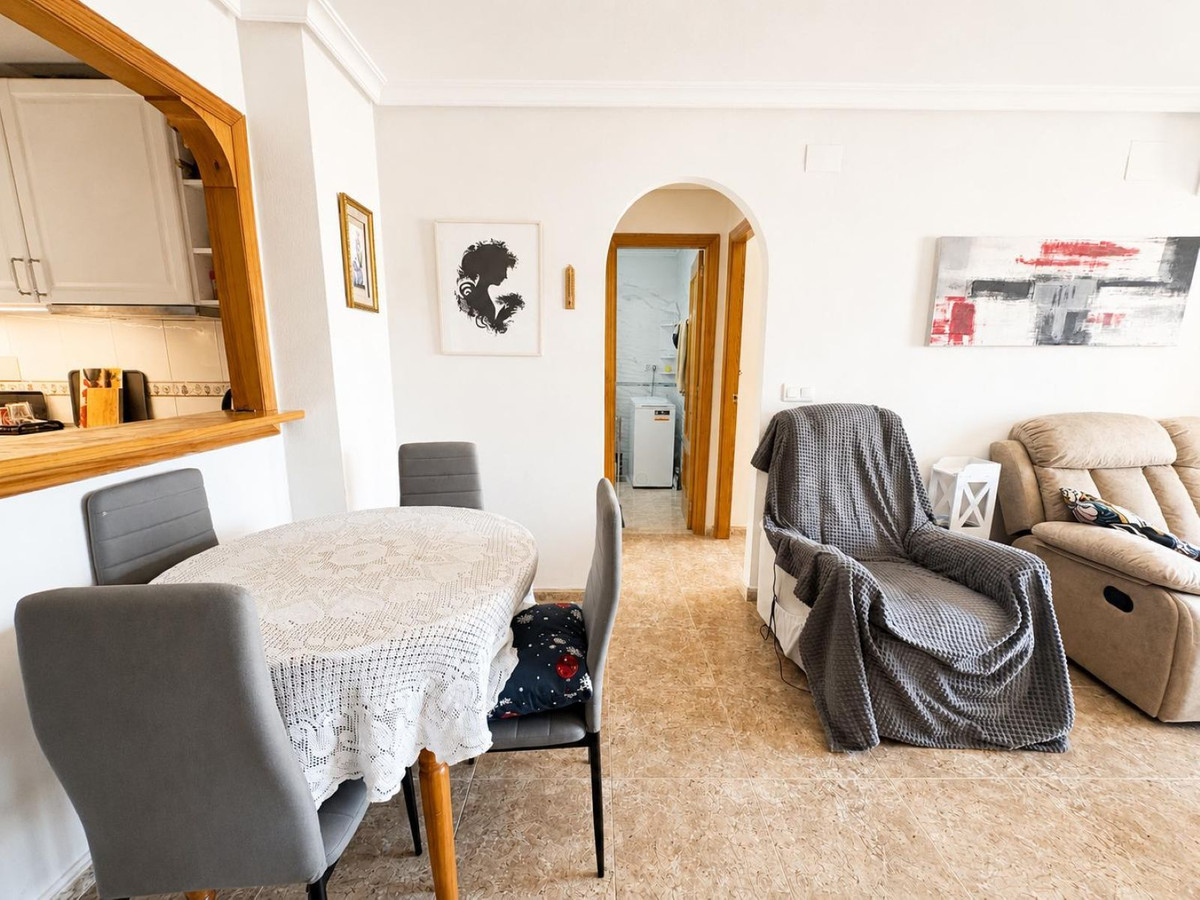 For sale - 2 Bedroom 1 Bathroom Apartment - Middle Floor Apartment in Torrevieja - Torrevieja Centro  - Alicante