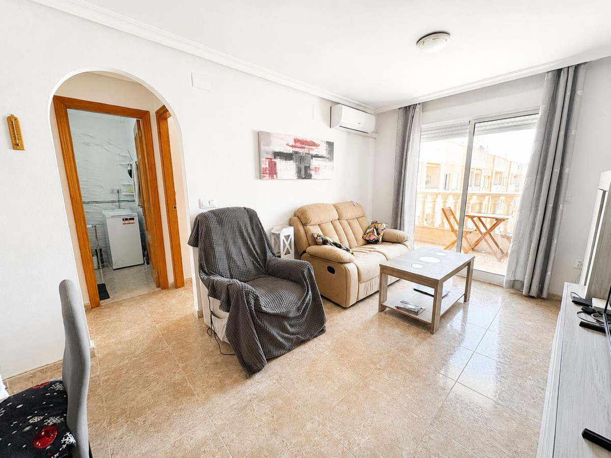 For sale - 2 Bedroom 1 Bathroom Apartment - Middle Floor Apartment in Torrevieja - Torrevieja Centro  - Alicante