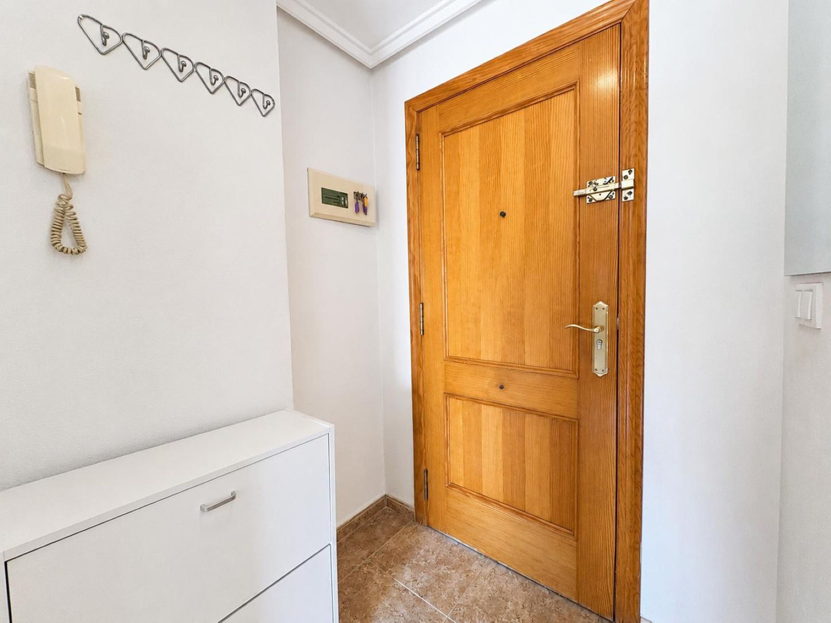 For sale - 2 Bedroom 1 Bathroom Apartment - Middle Floor Apartment in Torrevieja - Torrevieja Centro  - Alicante