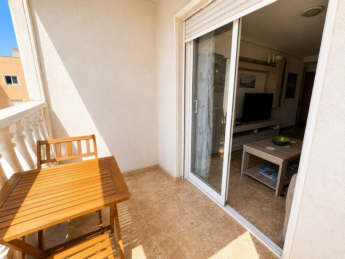 For sale - 2 Bedroom 1 Bathroom Apartment - Middle Floor Apartment in Torrevieja - Torrevieja Centro  - Alicante