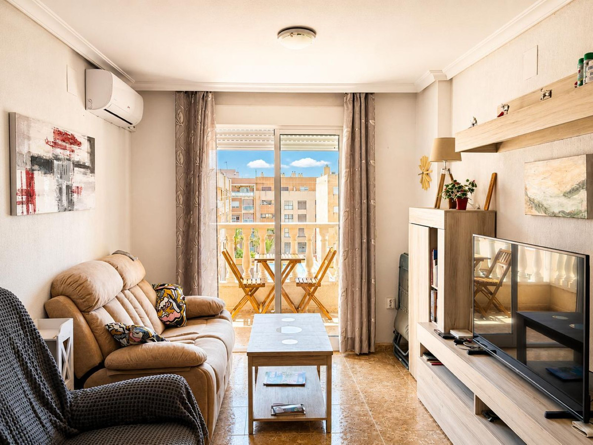 For sale - 2 Bedroom 1 Bathroom Apartment - Middle Floor Apartment in Torrevieja - Torrevieja Centro  - Alicante