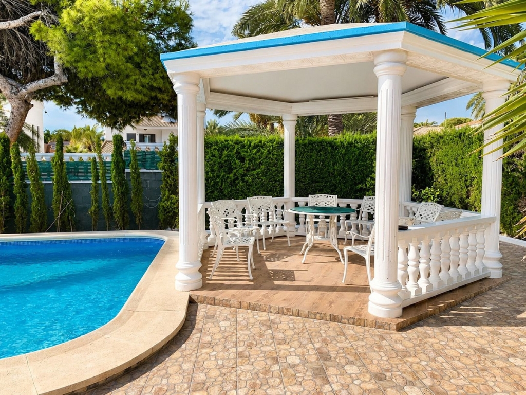 4 Bedroom 3 Bathroom House - Detached Villa in Orihuela