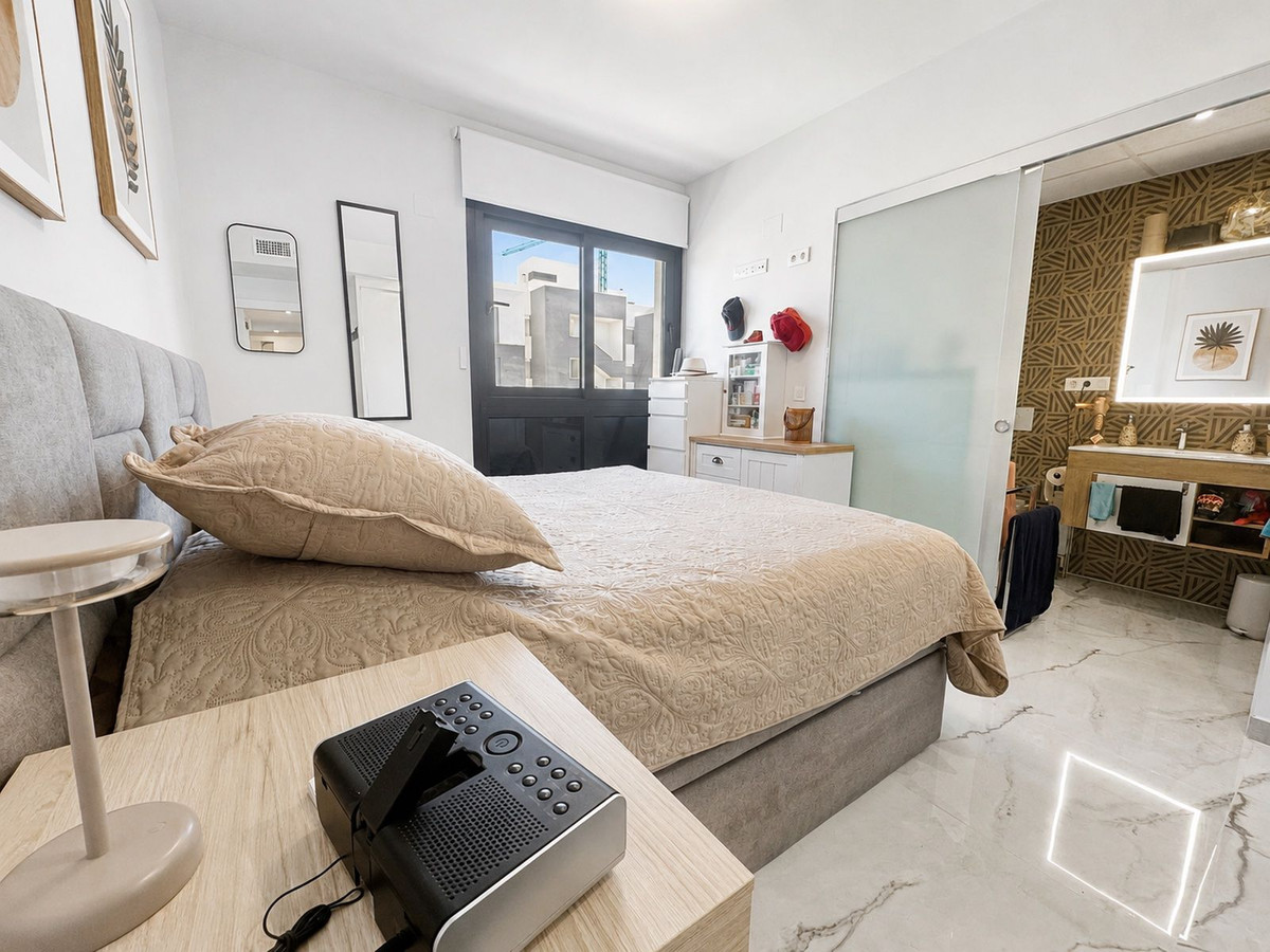 For sale - 2 Bedroom 2 Bathroom Apartment - Middle Floor Apartment in Orihuela - Los Altos  - Alicante