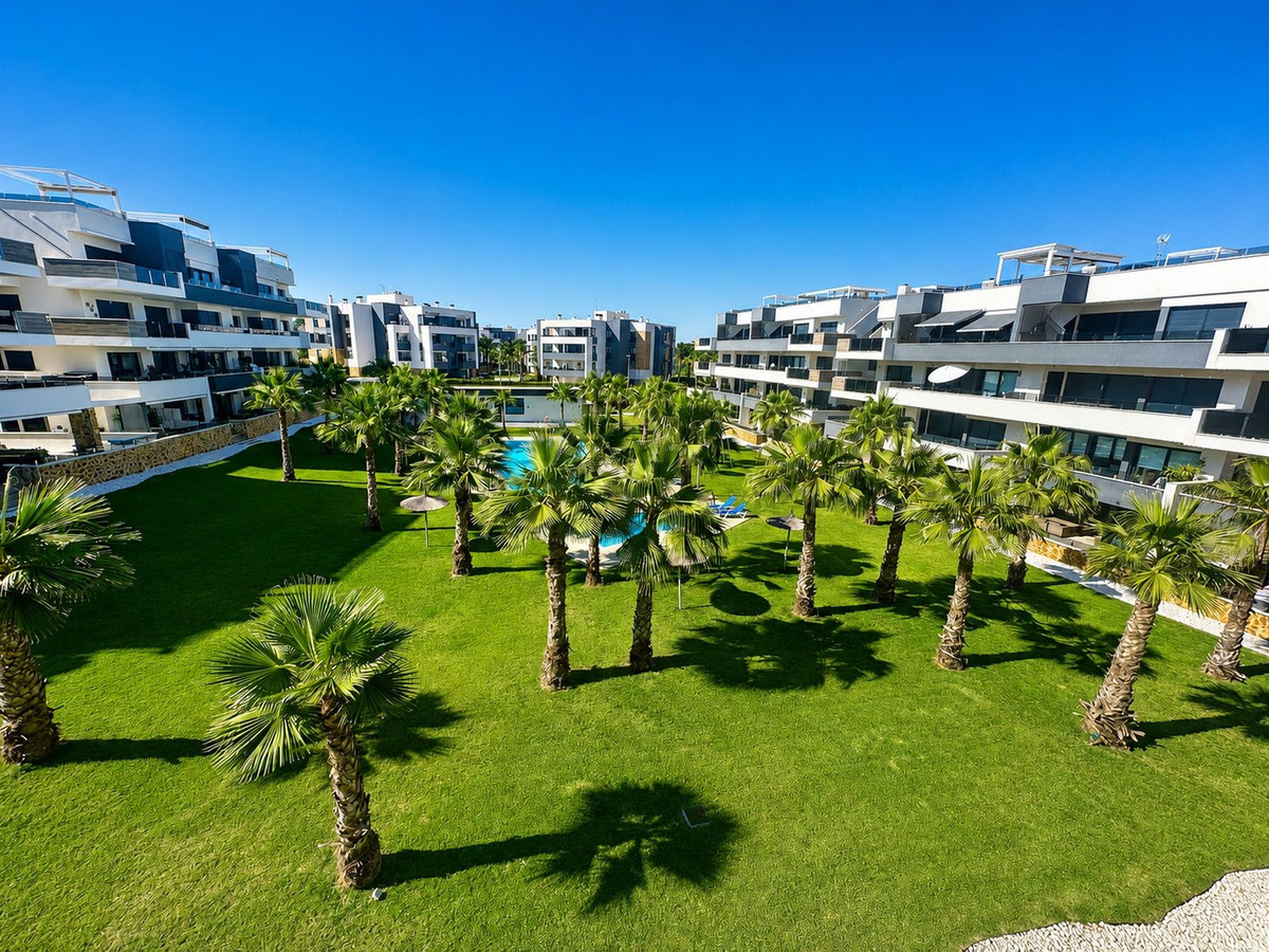 For sale - 2 Bedroom 2 Bathroom Apartment - Middle Floor Apartment in Orihuela - Los Altos  - Alicante