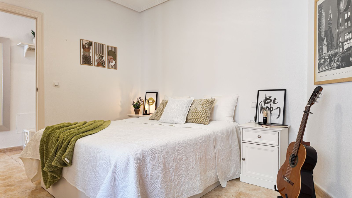 For sale - 2 Bedroom 1 Bathroom Apartment - Penthouse in Torrevieja - Torrevieja Centro  - Alicante