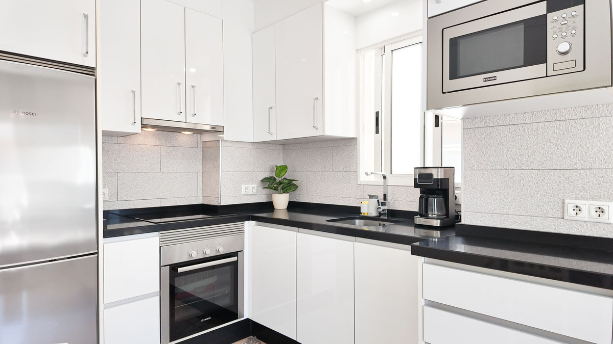 For sale - 2 Bedroom 1 Bathroom Apartment - Penthouse in Torrevieja - Torrevieja Centro  - Alicante