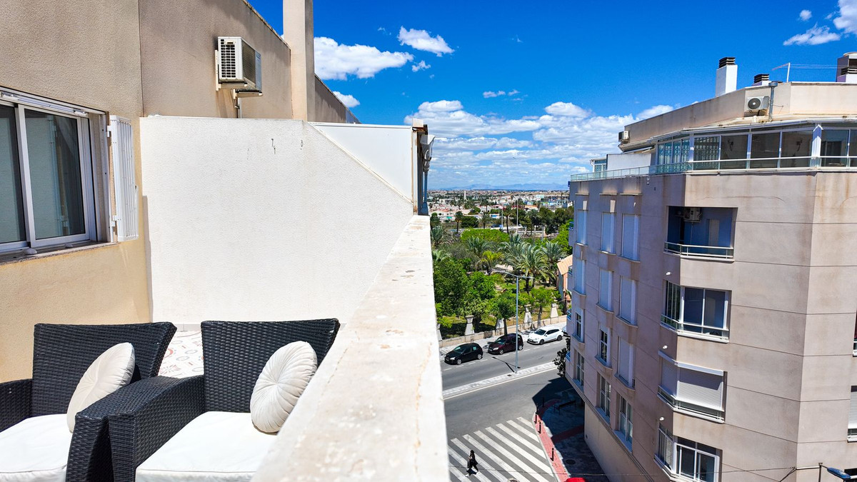 For sale - 2 Bedroom 1 Bathroom Apartment - Penthouse in Torrevieja - Torrevieja Centro  - Alicante