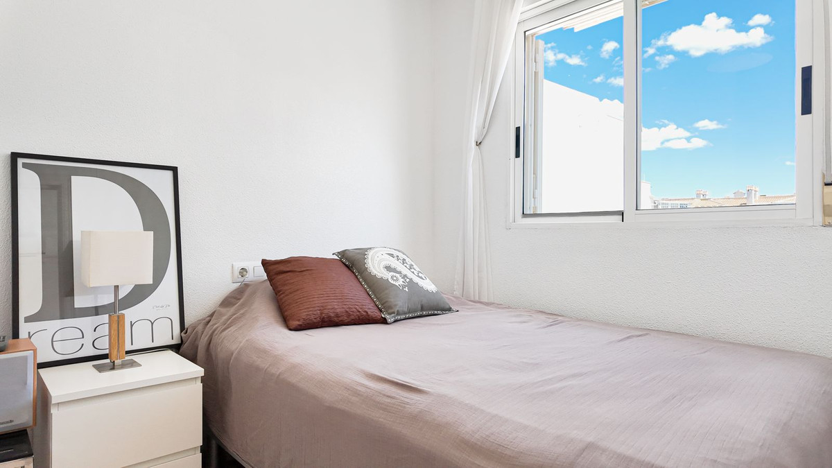 For sale - 2 Bedroom 1 Bathroom Apartment - Penthouse in Torrevieja - Torrevieja Centro  - Alicante