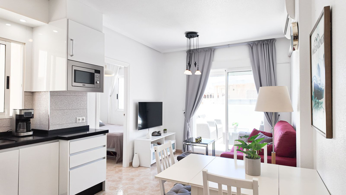 For sale - 2 Bedroom 1 Bathroom Apartment - Penthouse in Torrevieja - Torrevieja Centro  - Alicante
