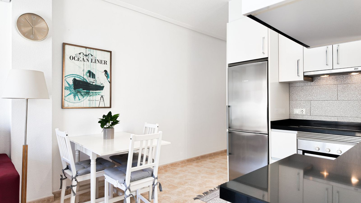 For sale - 2 Bedroom 1 Bathroom Apartment - Penthouse in Torrevieja - Torrevieja Centro  - Alicante