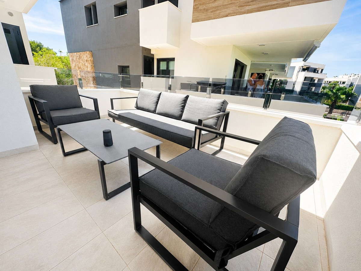For sale - 2 Bedroom 2 Bathroom Apartment - Middle Floor Apartment in Orihuela - Los Altos  - Alicante