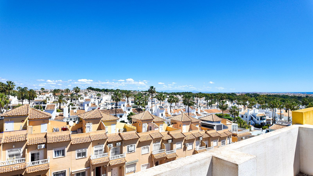 For sale - 2 Bedroom 2 Bathroom Apartment - Penthouse in Orihuela - Villamartin  - Alicante
