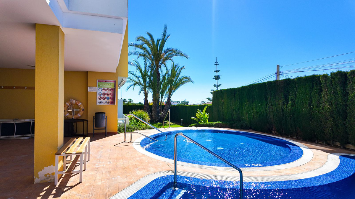 For sale - 2 Bedroom 2 Bathroom Apartment - Penthouse in Orihuela - Villamartin  - Alicante