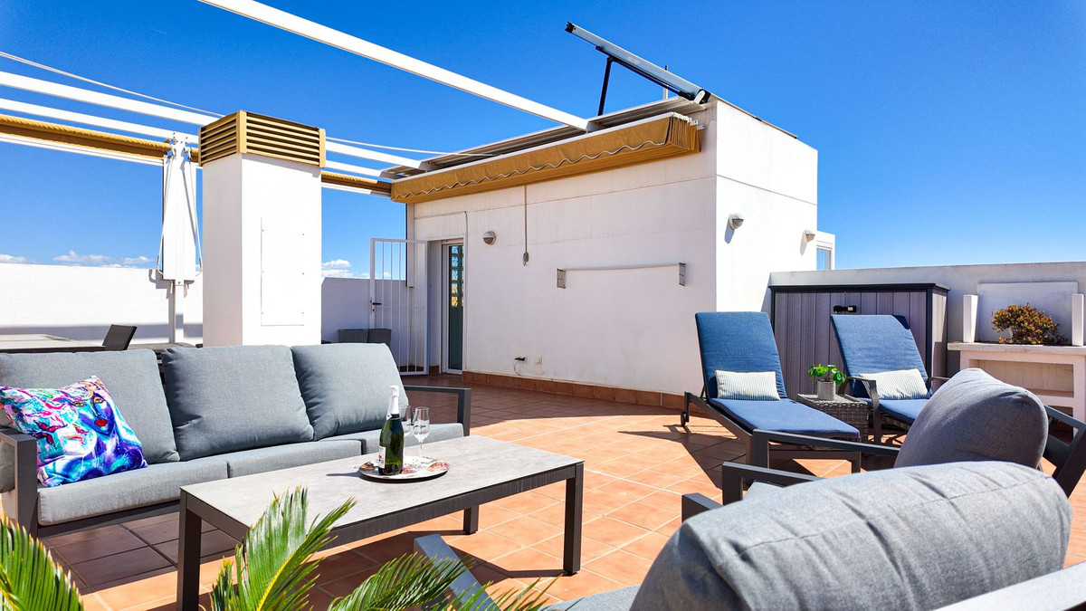 For sale - 2 Bedroom 2 Bathroom Apartment - Penthouse in Orihuela - Villamartin  - Alicante