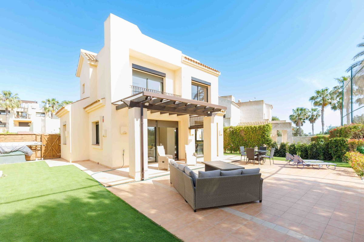 For sale - 3 Bedroom 3 Bathroom House - Detached Villa in San Javier - Roda Golf  - Murcia