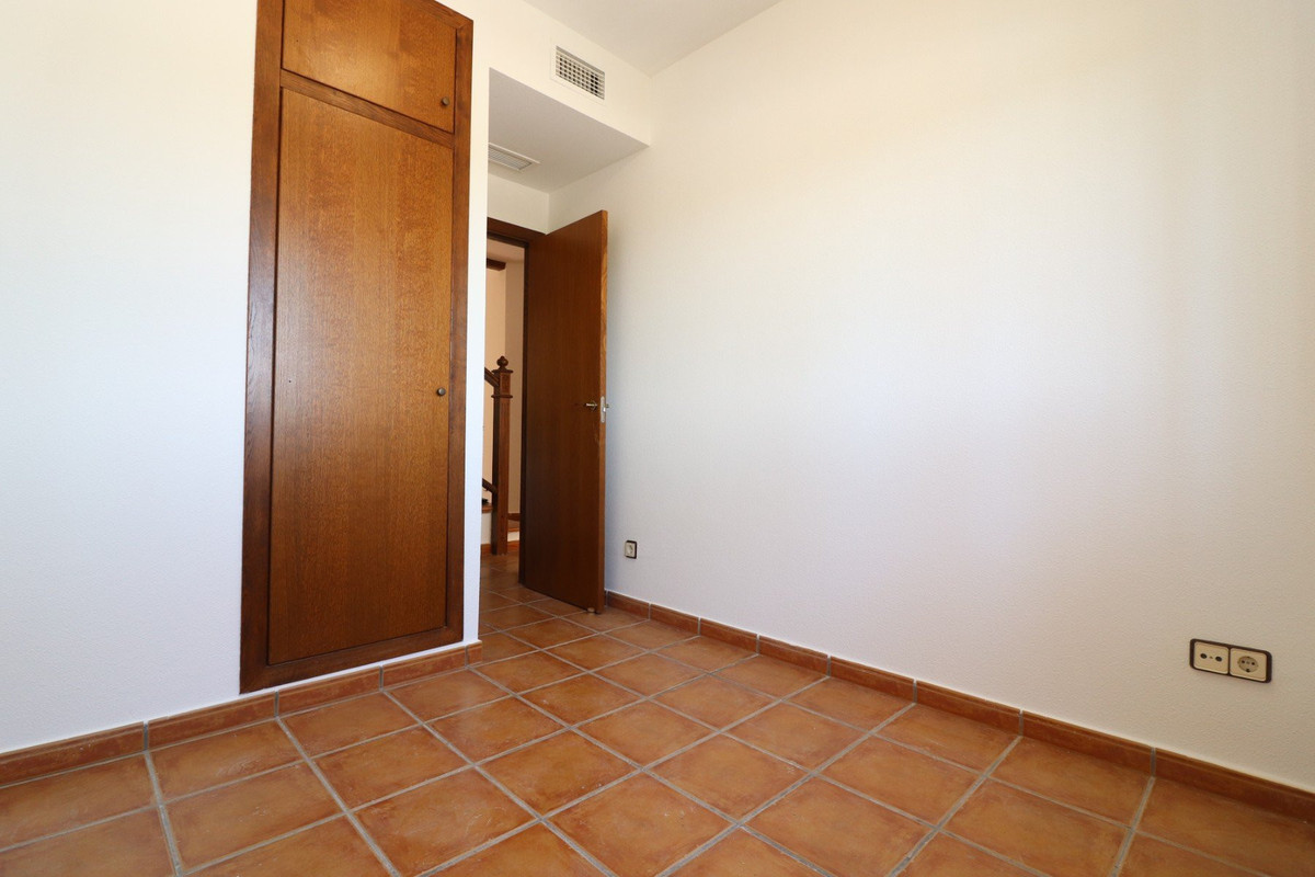For sale - 3 Bedroom 2 Bathroom House - Semi-Detached House in Algorfa - La Finca Golf  - Alicante